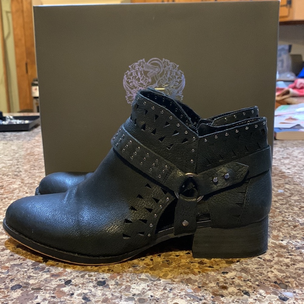 Vince Camuto Black Pearl Goat ankle boots style - VC Calley 8.5 M